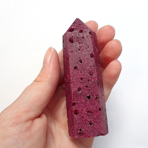 Honeycomb Ruby Tower *chipped tip* - Picture 5 of 6